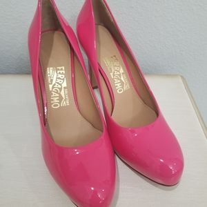 NEW Salvatore Ferragamo Pump